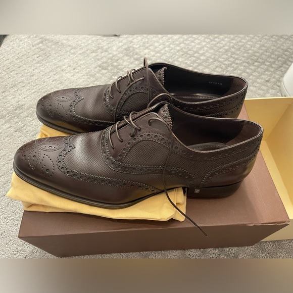 Brand New - never worn - LV size 11 Brown - Picture 1 of 3